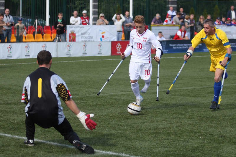 Bartek Łastowski, nazywany "Messim" albo "Neymarem", w akcji.