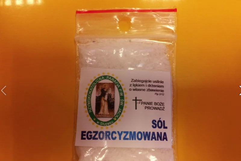 Właśnie tę sól egzorcyzmowaną miał dostać przedszkolak ze Słupska.