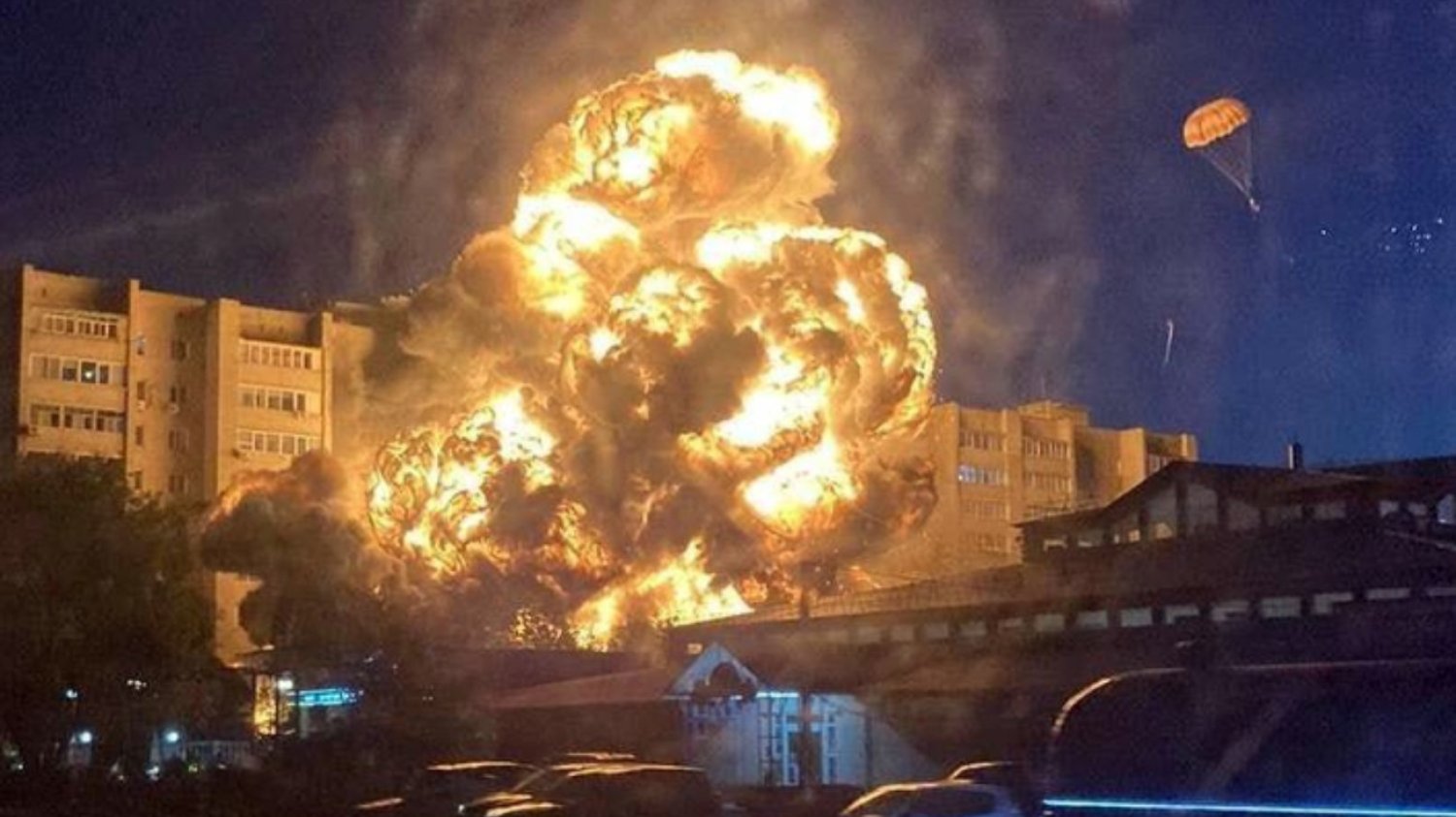 Myśliwiec Su-34 uderzył w blok w rosyjskim mieście Jejsk. Myśliwiec Su-34 uderzył w blok w rosyjskim mieście Jejsk.