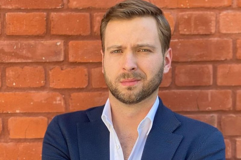 Radomir Wit śmieje się z twitta Jacka Kurskiego