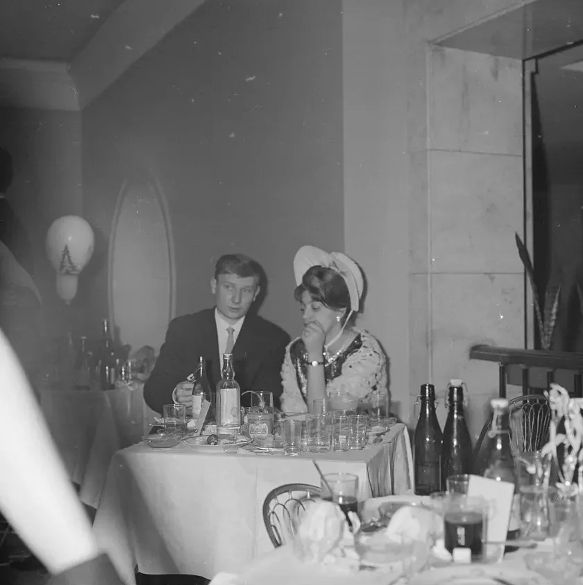 Bal sylwestrowy w PKiN (1966) – koniec zabawy Bal sylwestrowy w PKiN (1966) – koniec zabawy
