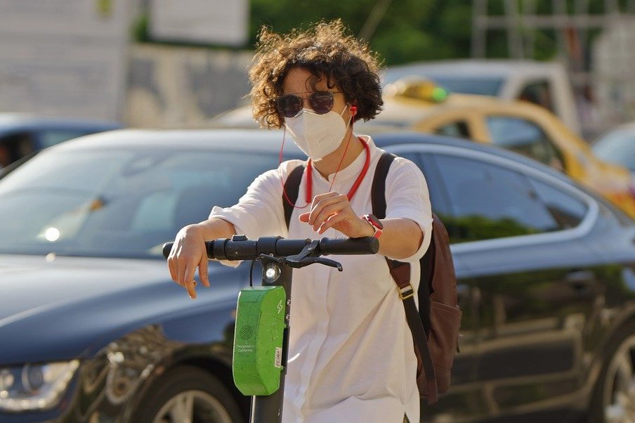 W Belgii w domach może spotykać się maksymalnie pięć osób, a w sklepach można przebywać maksymalnie przez 30 minut.