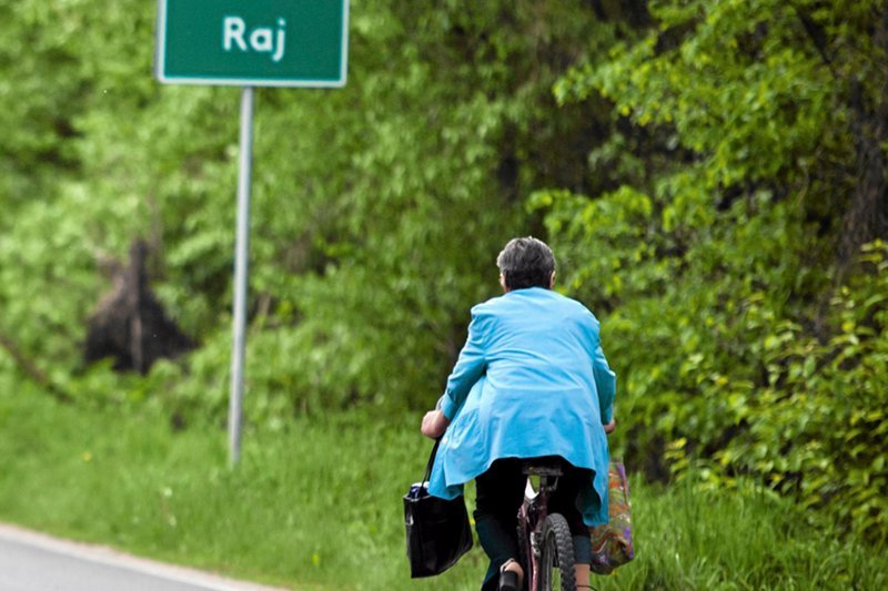 Życie na wsi nie jest pozbawione uroków, nim jednak wybierzemy ten raj zastanówmy się. Zwłaszcza, gdy daleko jest do miasta