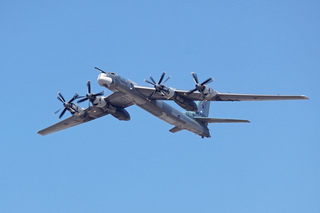 Rosyjskie bombowce naruszają przestrzeń powietrzną NATO.
