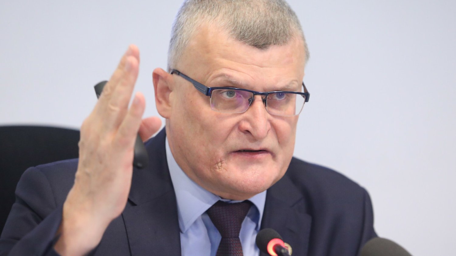 Dr Paweł Grzesiowski skomentował na Twitterze działania polskiego kościoła w walce z pandemią COVID-19