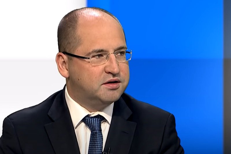 Adam Bielan w TVN24 bronił słów Przemysława Czarnka i Andrzeja Dudy o LGBT.