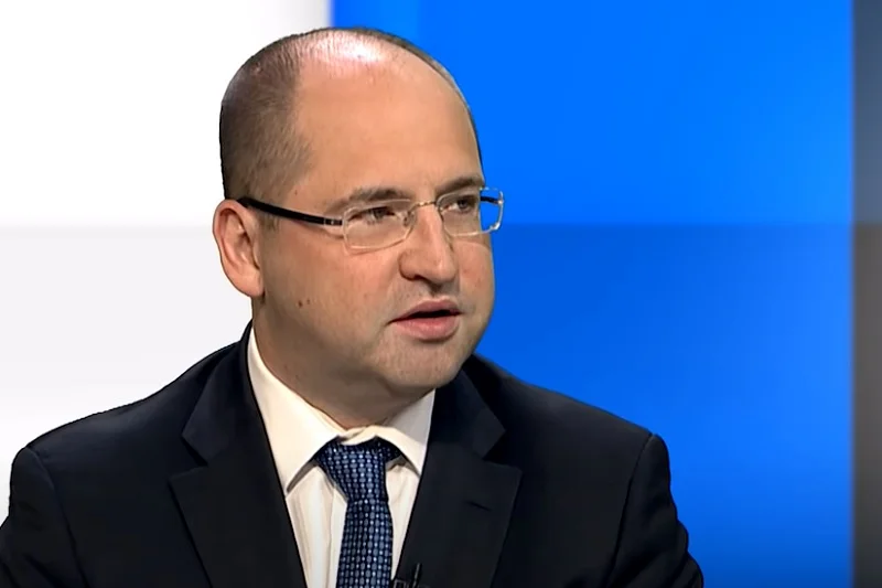 Adam Bielan w TVN24 bronił słów Przemysława Czarnka i Andrzeja Dudy o LGBT.