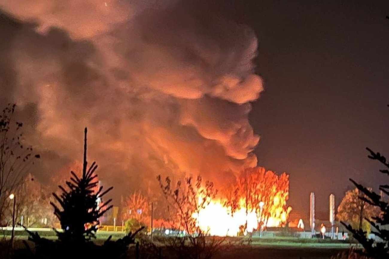 W Pilznie doszło do pożaru zakładu produkującego trumny.