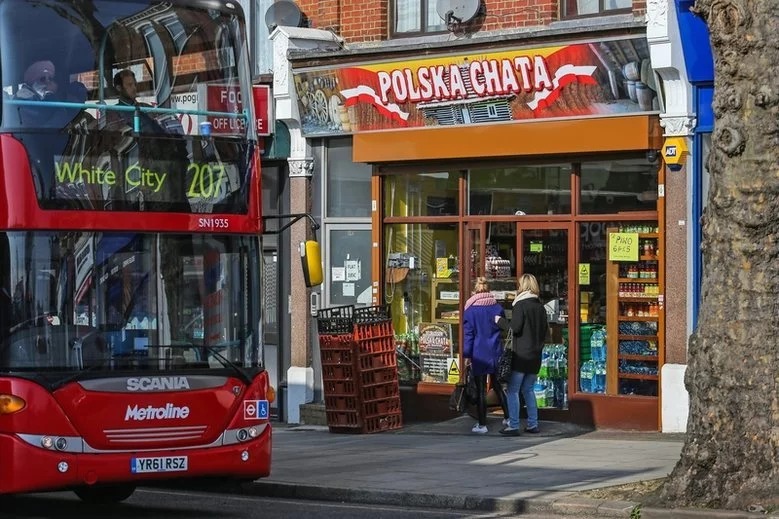 Z powodu brexitu w ciągu roku Wielką Brytanię opuściło około 100 tysięcy mieszkających tam Polaków.