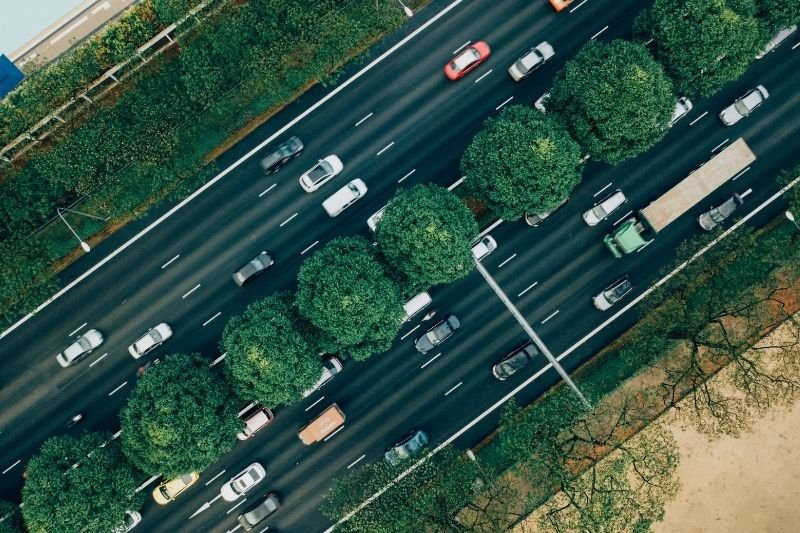 Przy podpisywaniu umowy polisy AC możesz stanąć przed opcją wykupienia do niej tzw. zniesienia amortyzacji części. Czym w ogóle jest amortyzacja części w ubezpieczeniu autocasco?