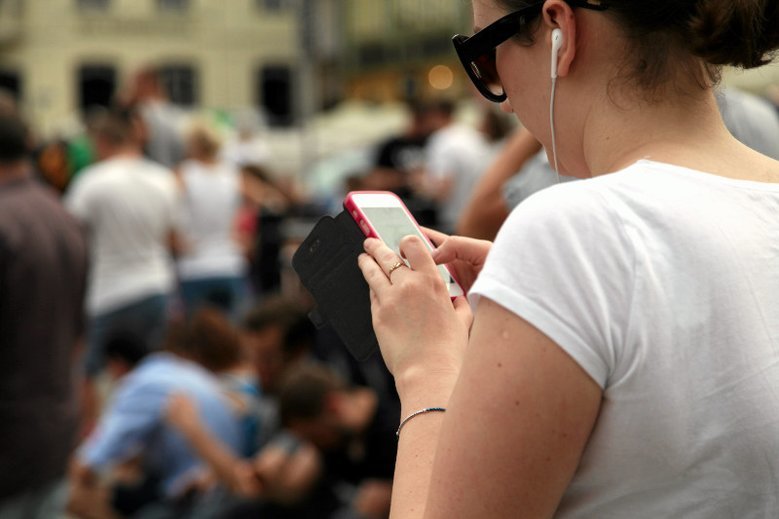 Nomofobia to paniczny lęk przed brakiem telefonu pod ręką. Są sposoby, żeby go uniknąć.