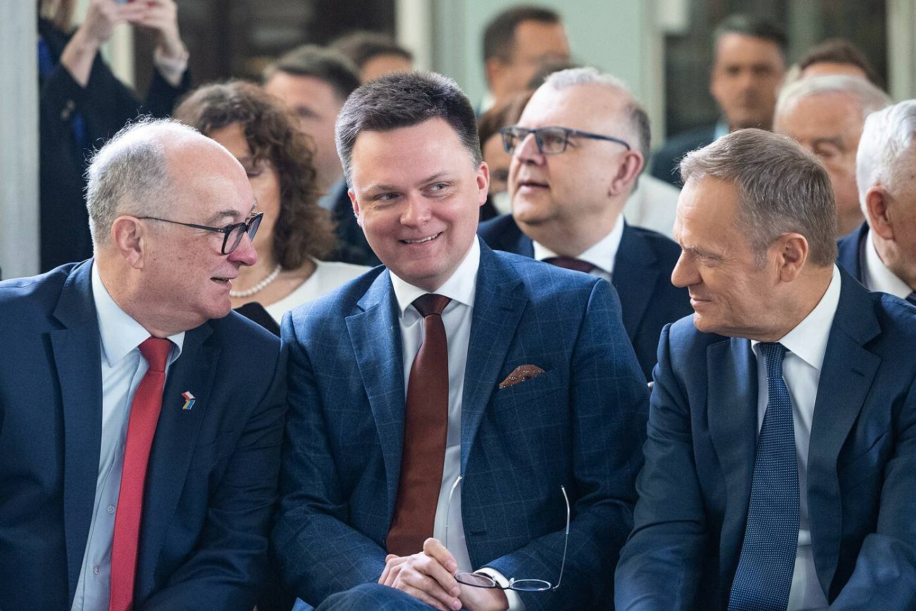 Wyniki nowego sondażu Kantar Public wskazują, że w nowym Sejmie niewielką większość miałaby koalicja KO, PL2050 oraz Lewicy.