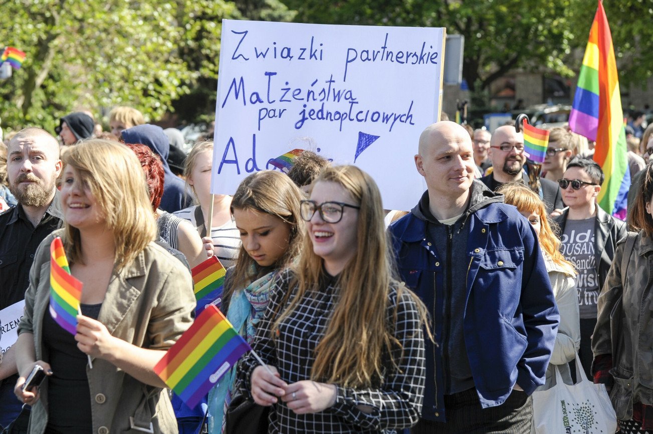 Rezolucja Parlamentu Europejskiego o uznawaniu małżeństw jednopłciowych.