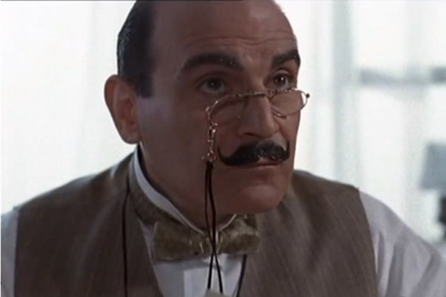 David Suchet w roli Herculesa Poirota. W 2014 roku belgijski detektyw powróci na łamach nowej powieści