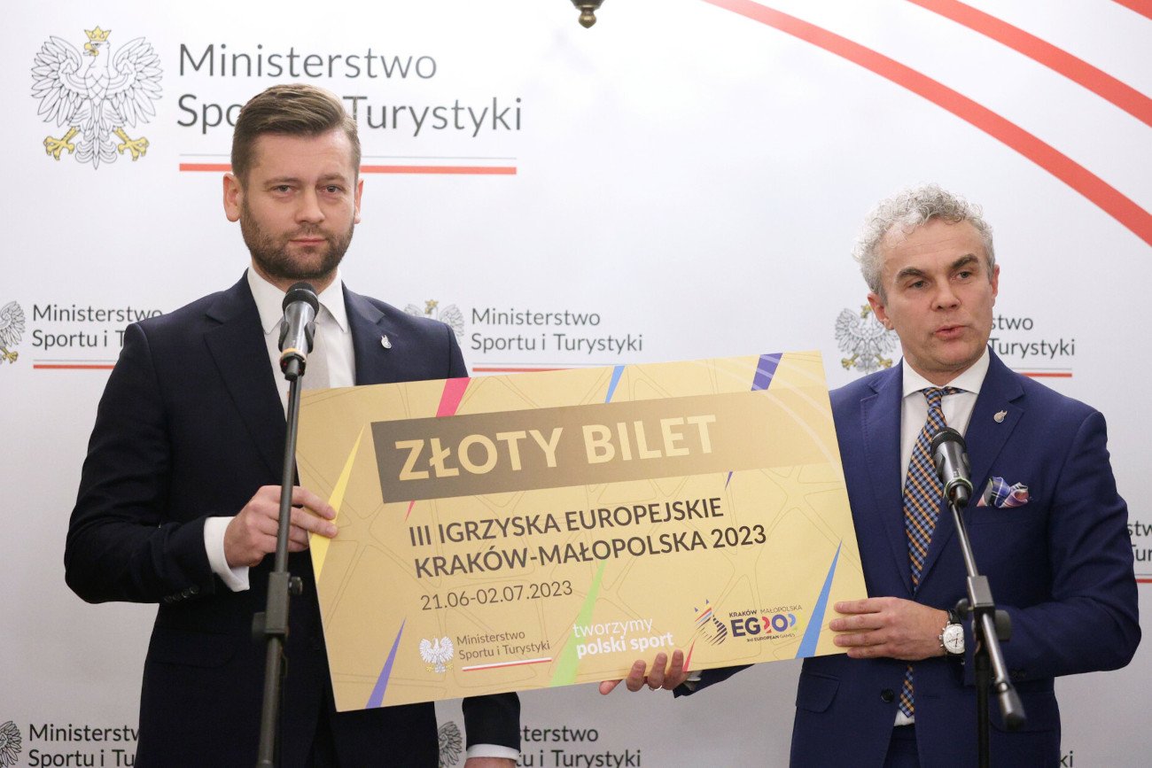 Minister sportu Kamil Bortniczuk podczas specjalnego spotkania z dziennikarzami, w temacie wsparcia WOŚP.