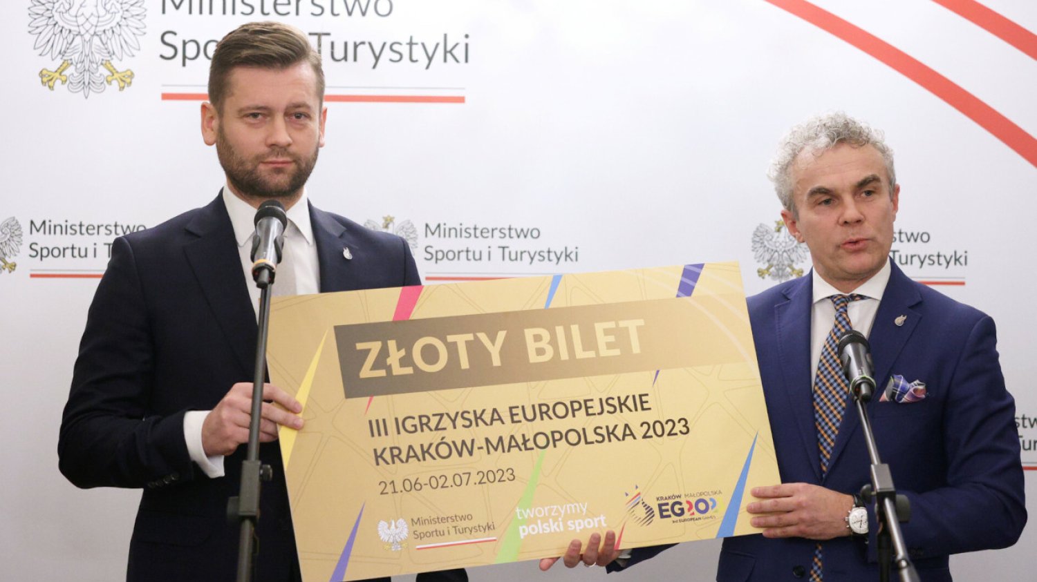 Minister sportu Kamil Bortniczuk podczas specjalnego spotkania z dziennikarzami, w temacie wsparcia WOŚP.