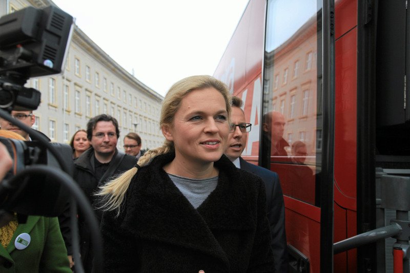 Barbara Nowacka mówi, że wg niej PiS i PO niczym się od siebie nie różnią. Alternatywą ma być Zjednoczona Lewica.