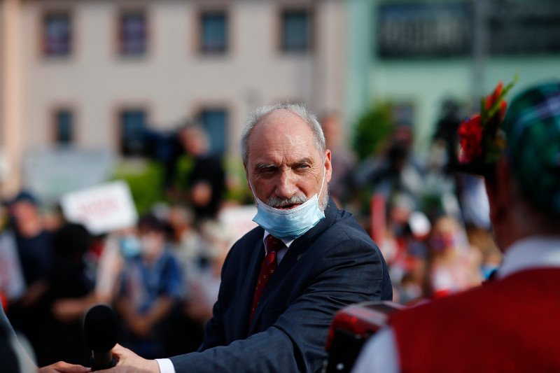 Antoni Macierewicz włączył się w kampanię prezydencką Andrzeja Dudy. Odwiedził Podkarpacie. Wystąpił też w kościele w Hyżnem.