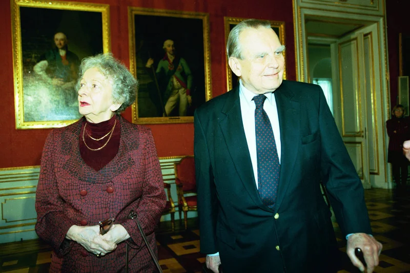 Czesław Miłosz i Wisława Szymborska w Zamku Królewskim, w drodze na spotkanie w ramach Warszawskich Dni Literatury w 1997 roku.