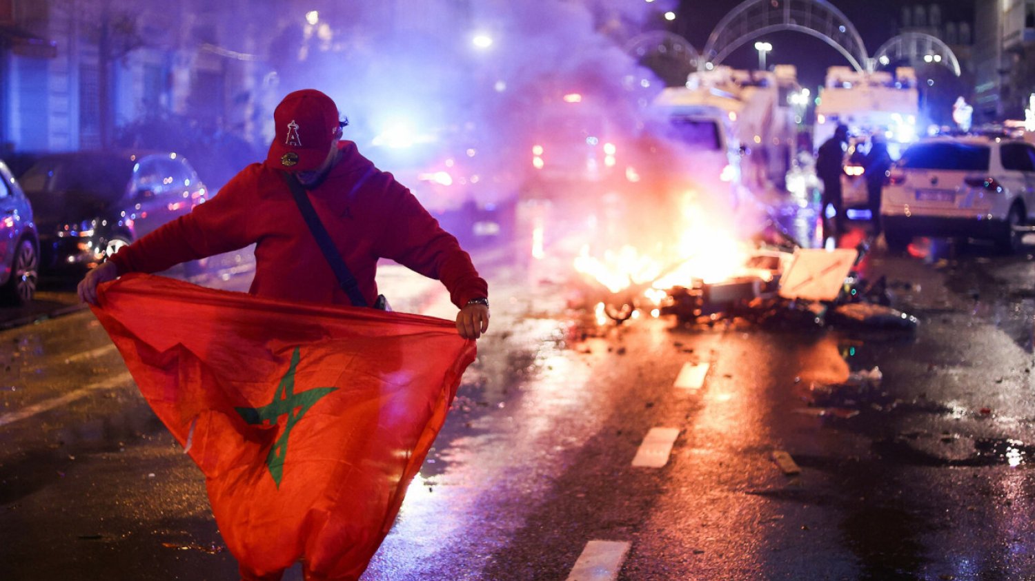 Maroko to "czarny koń" mundialu w Katarze. Marokańscy kibice szaleją na punkcie drużyny w europejskich miastach.