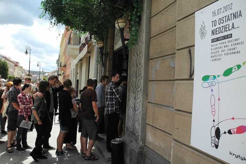 Kolejki do wejścia w ostatni dzień działalności klubu