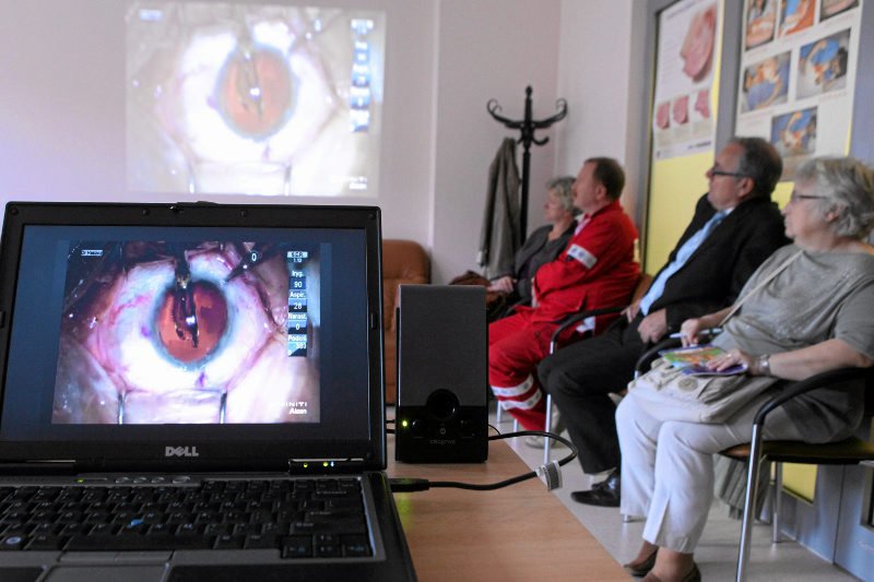 Chorzy na zaćmę będa musieli poczekać, aż im się pogorszy