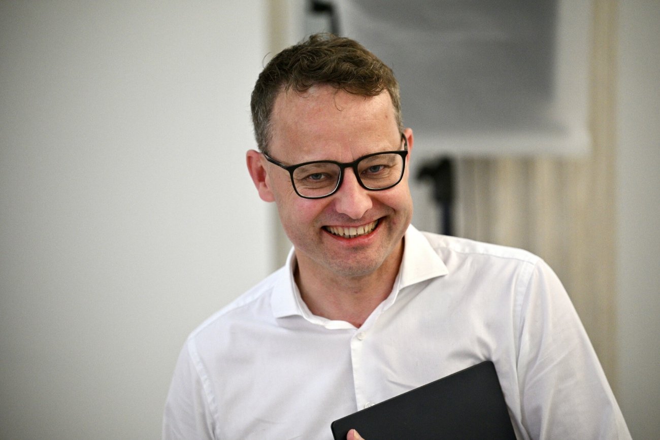 Gdzie jest Marcin Romanowski? Śledczy ujawniają swoje podejrzenia.