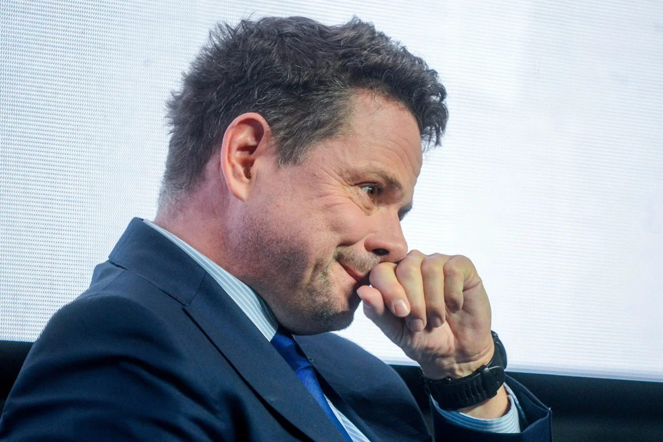 To głośny alarm dla Trzaskowskiego. Gigantyczna strata w nowym sondażu Trzaskowski traci w nowym sondażu. Mentzen przed Hołownią