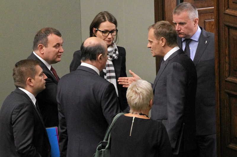 Tusk idzie na wojnę z Gowinem i Schetyną. Na wojnę już wygraną – 69 proc. wyborców PO chce, by był przewodniczącym.
