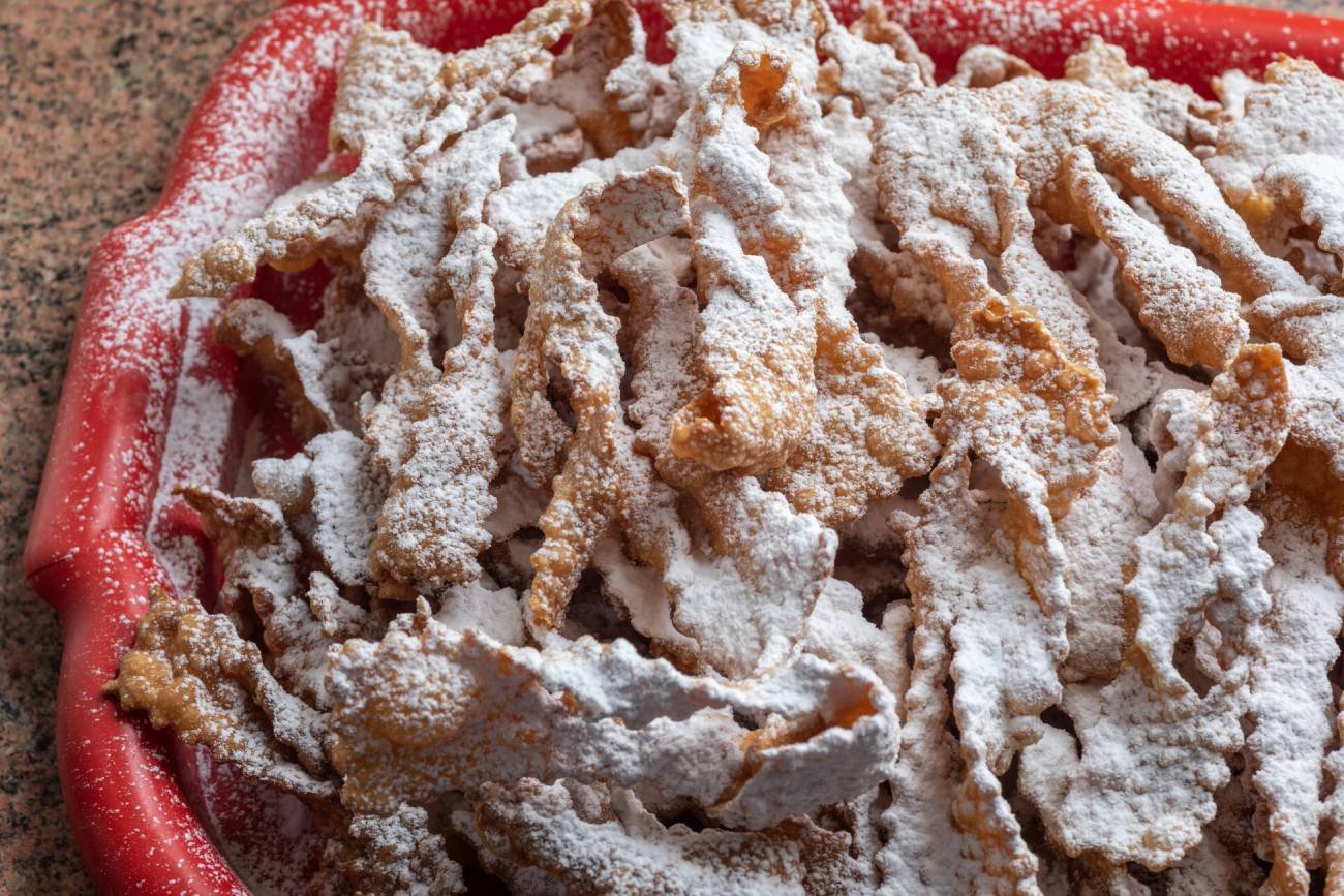 Przepis na faworki z airfryera – mega kruche ciasto Przepis na faworki z airfryera – mega kruche ciasto