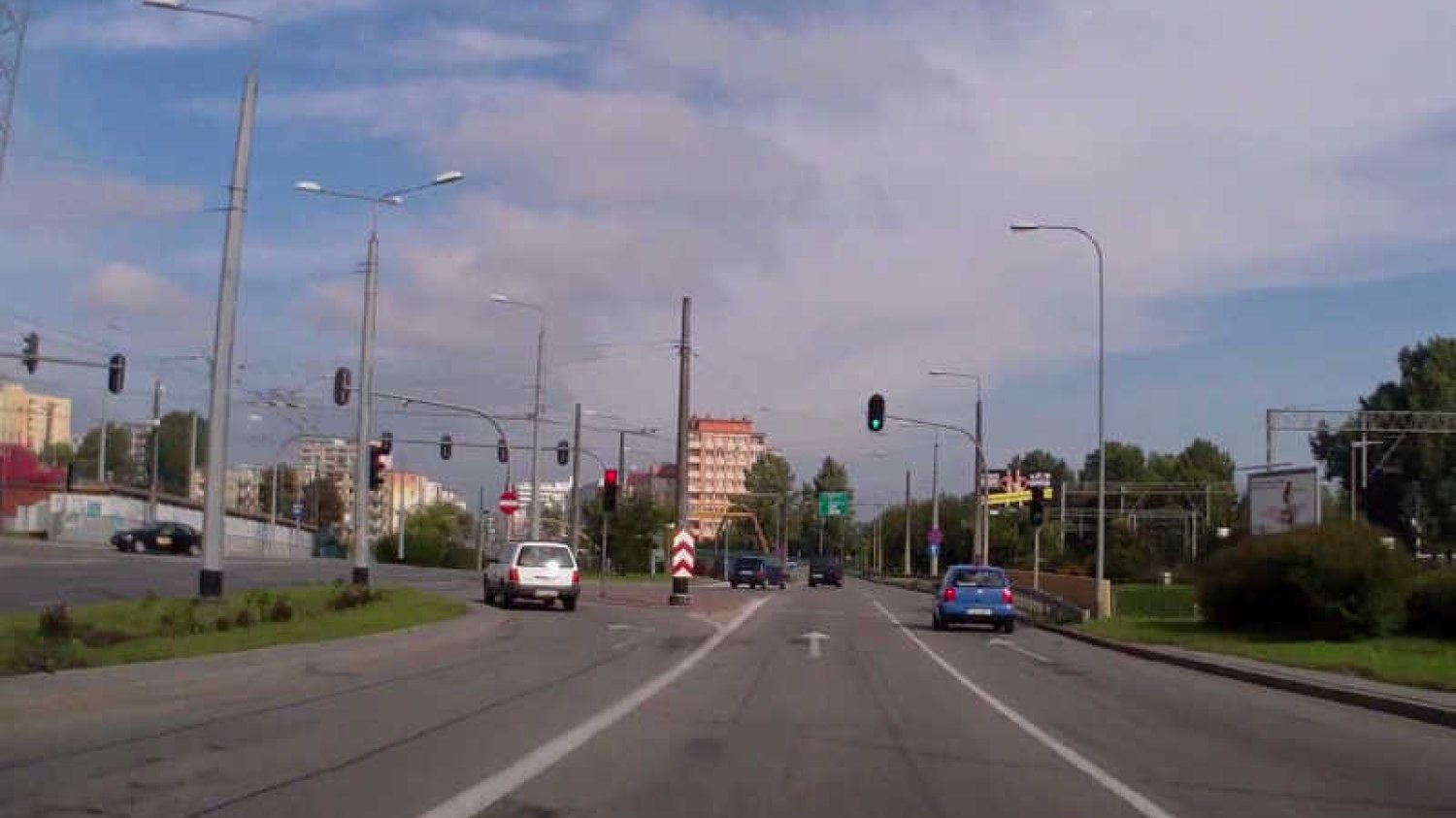 Nagrania z kamerek zamontowanych w samochodach coraz częściej trafiają na policję.