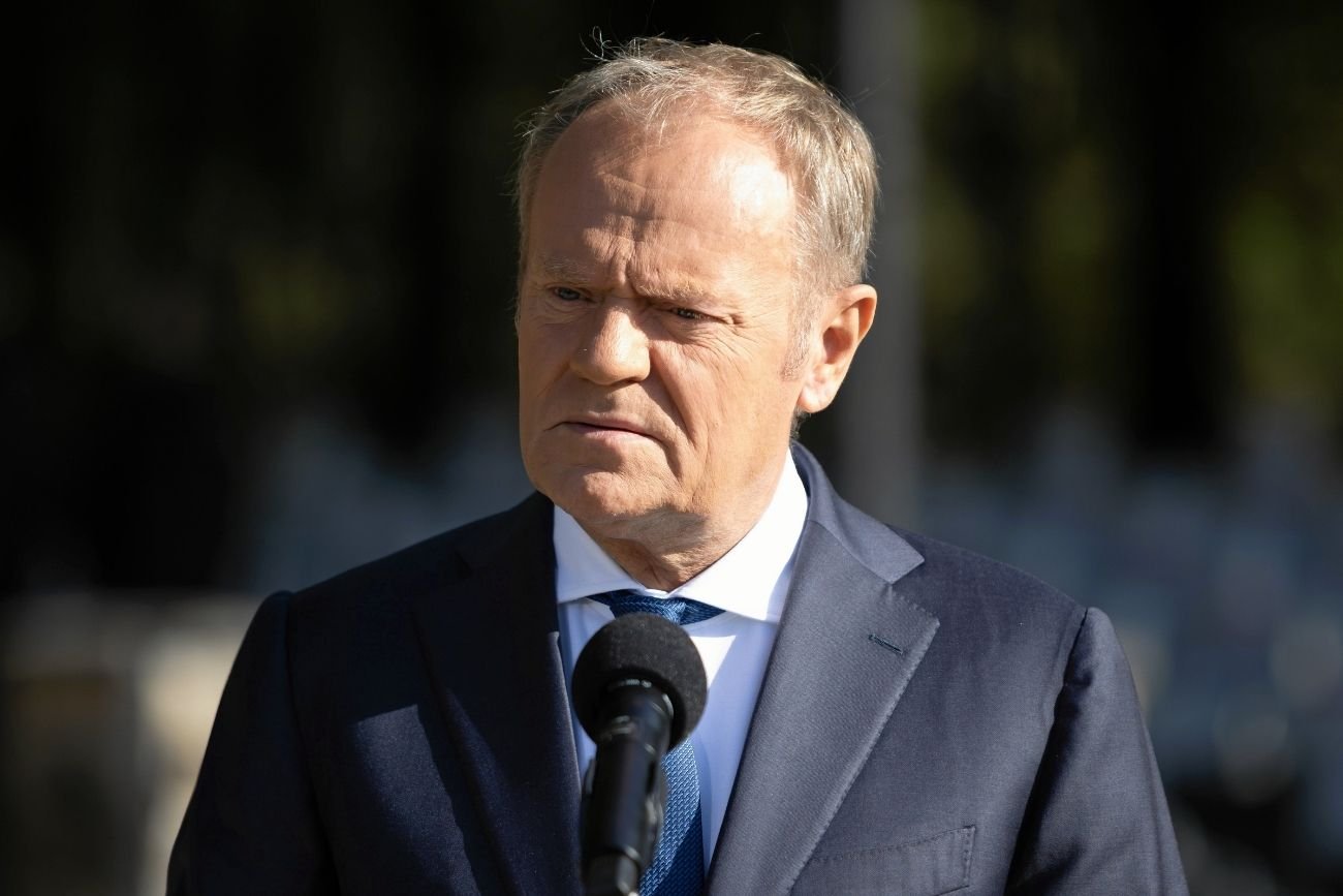 Dziennikarz pokazał, co się dzieje pod domem Tuska. To pokłosie kradzieży samochodu