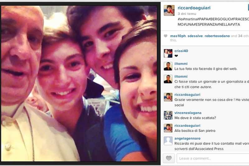 Papież Franciszek na "foci z rączki".