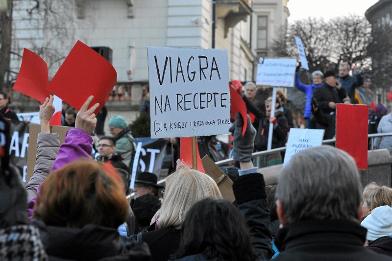 8 marca w około 100 miastach w Polsce odbyły się manifestacje w obronie praw kobiet.