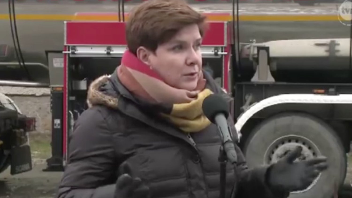 Premier Beata Szydło odwiedziła gminę Koniecpol przed kilkoma dniami. Zapewniała o pomocy dla mieszkańców, którzy ponad pół roku nie mają dostępu do wody.