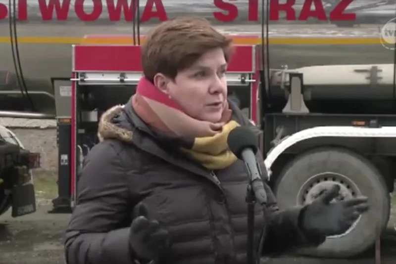 Premier Beata Szydło odwiedziła gminę Koniecpol przed kilkoma dniami. Zapewniała o pomocy dla mieszkańców, którzy ponad pół roku nie mają dostępu do wody.