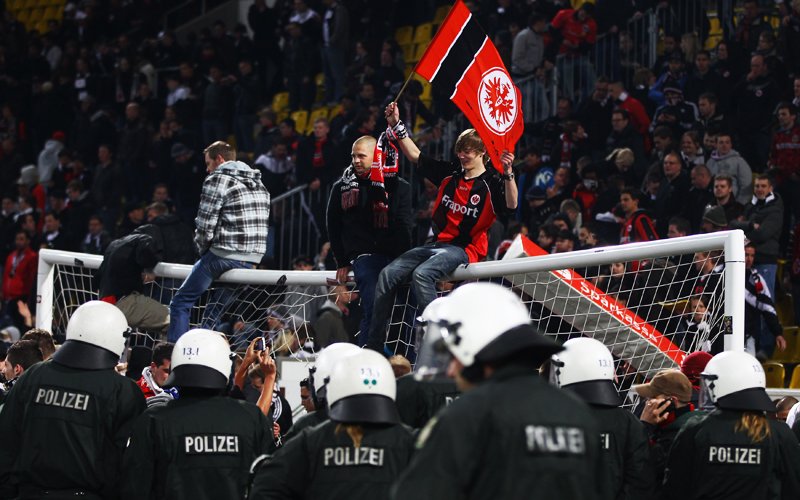 Awans Eintrachtu do Bundesligi - radość po wygranej w Aachlen