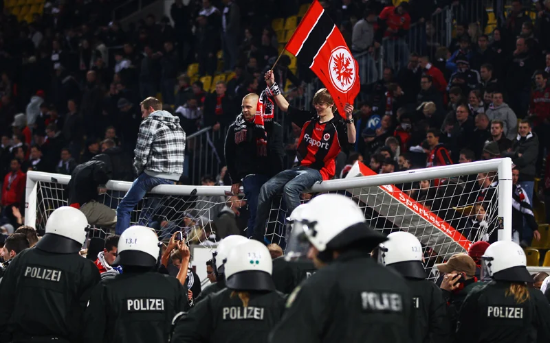 Awans Eintrachtu do Bundesligi - radość po wygranej w Aachlen