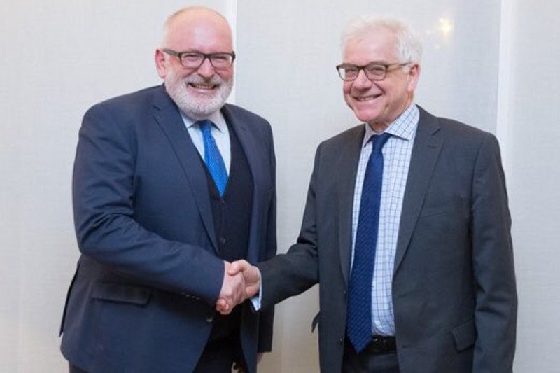 To pierwsze spotkanie Fransa Timmermansa i Jacka Czaputowicza. Obaj panowie rozmawiali o sytuacji Polski w Unii Europejskiej.