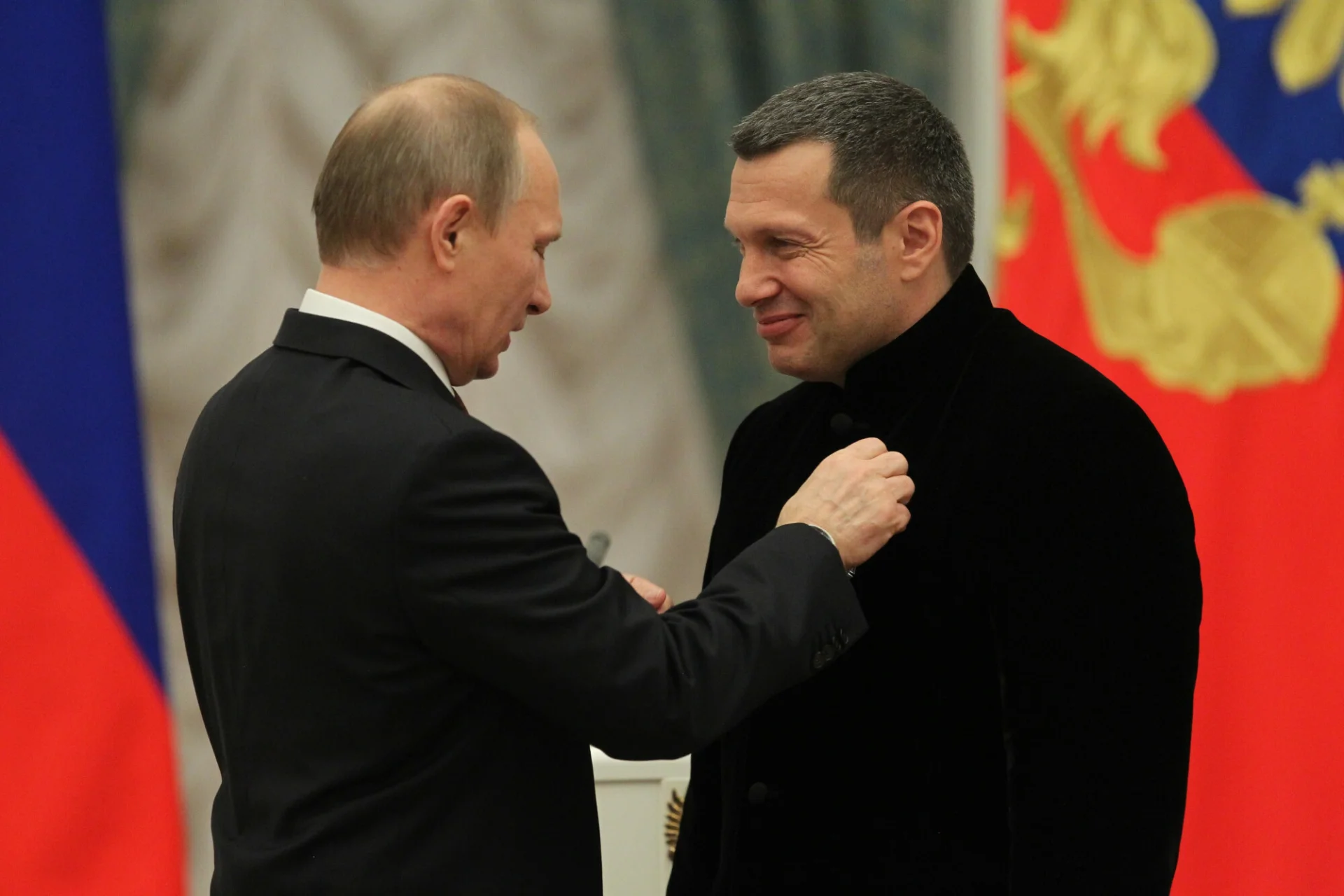 Putin nagradzał już w przeszłości Sołowiowa za jego działalność na rzecz propagandy rosyjskiej, choć oczywiście oficjalnie przyczyny były inne.