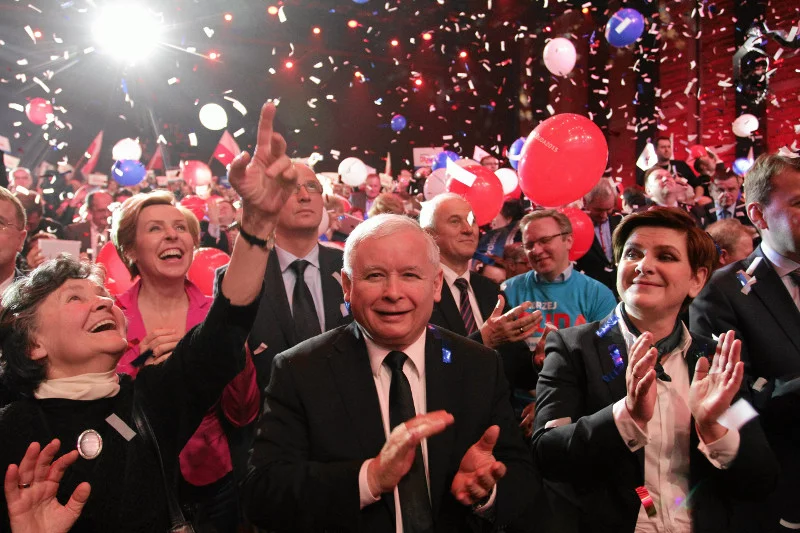 Mamy dokument wskazujący, jak Polskie Radio angażuje się w kampanię wyborczą po stronie PiS. Zdjęcie z wieczoru wyborczego w 2015 r.