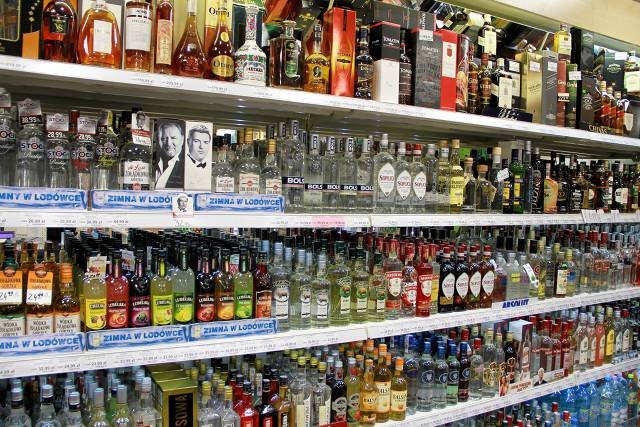 Część senatorów chce, by napoje alkoholowe zniknęły ze stacji benzynowych