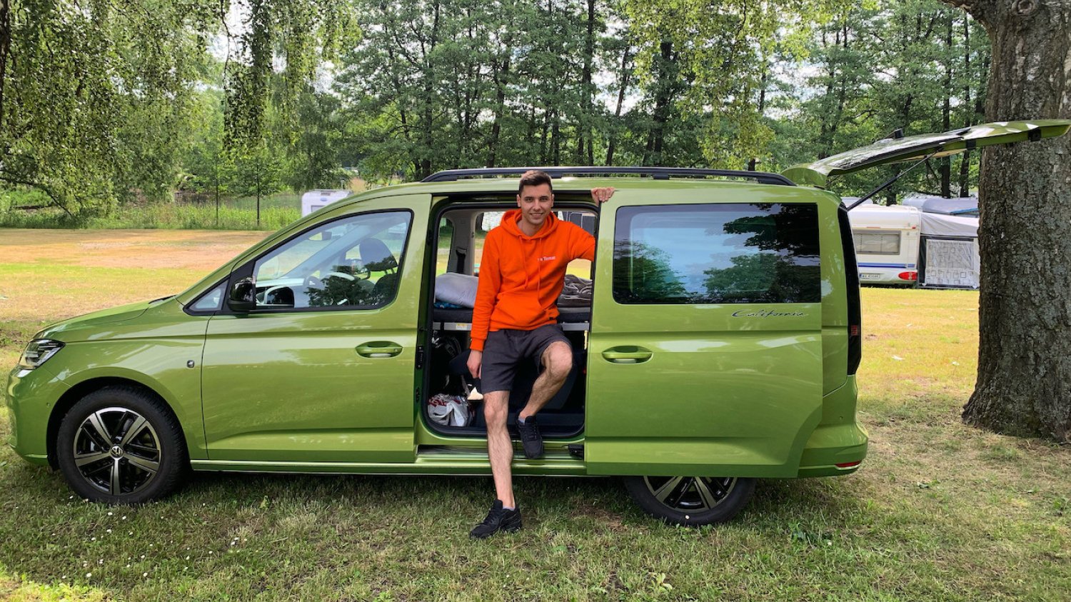 Volkswagen Caddy California jest produkowany w Polsce. Spędziłem w nim tydzień na Mazurach i już wiem, że sprawdziłby się nawet w dłuższej podróży.
