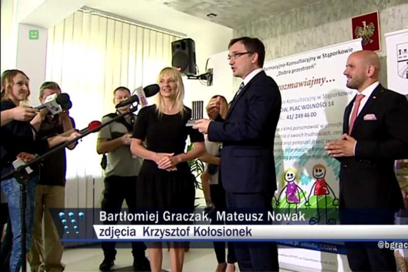 Zbigniew Ziobro przed kamerami pochwalił się, że przekaże swoje 500+ niepełnosprawnemu dziecku.