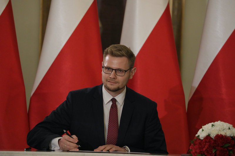 Minister Michał Woś zakażony koronawirusem.