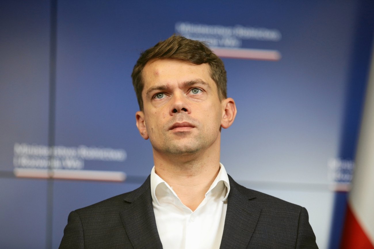 "Nie będę dawał twarzy polityce, z którą się nie zgadzam". Kołodziejczak o kulisach odejścia z rządu