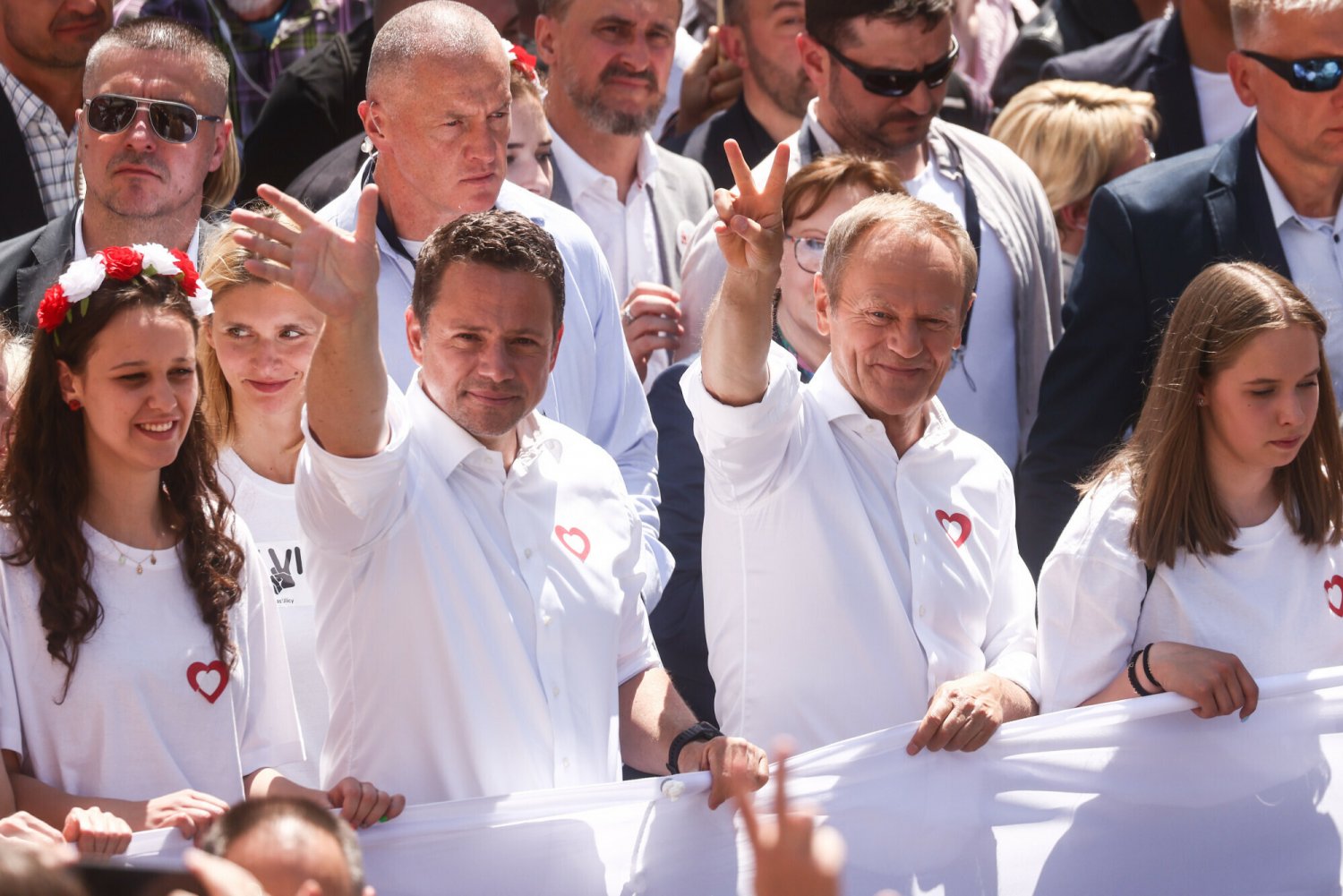 KO ma coraz wyższe poparcie w sondażach po marszu 4 czerwca.