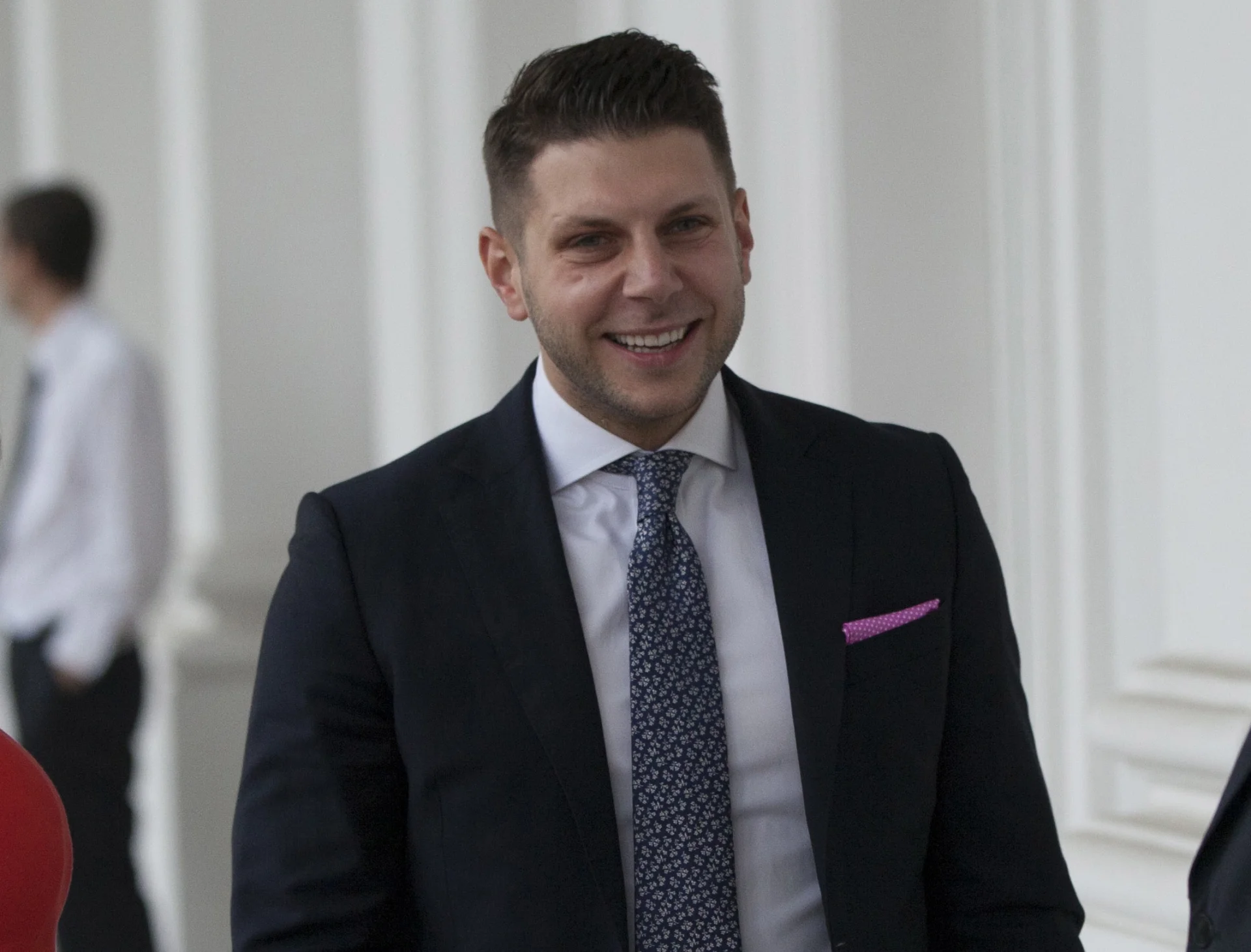Piotr Bartecki przed Business Centre Club