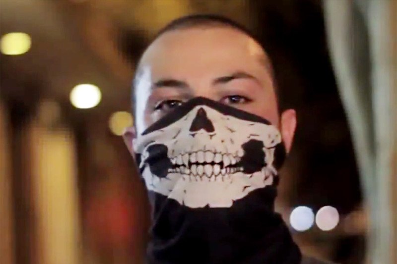 Libańczycy wszczynają rewolucję przeciw władzy, która nie potrafi poradzić sobie nawet z... utylizacją śmieci.