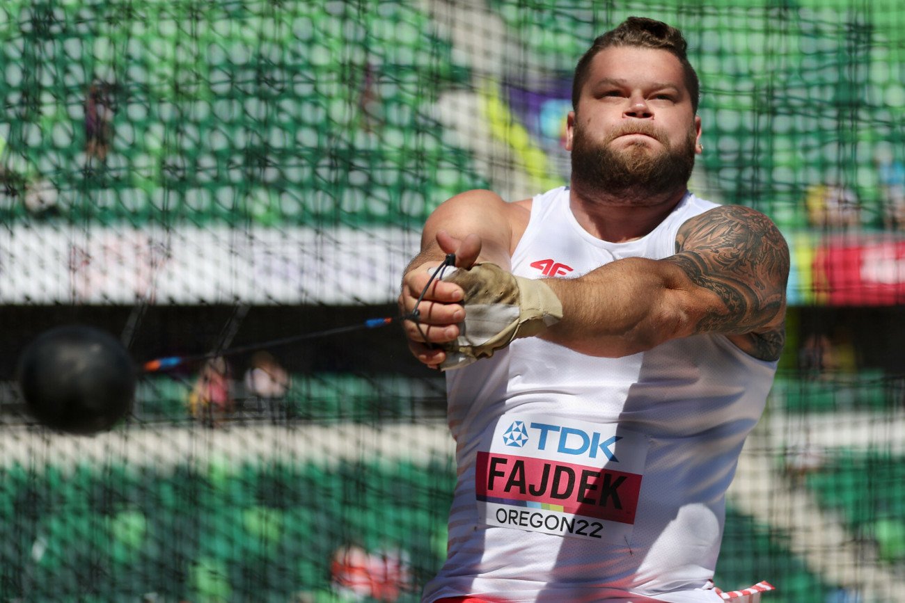 Paweł Fajdek bez najmniejszych problemów awansował do sobotniego finału rzutu młotem na MŚ w Eugene.
